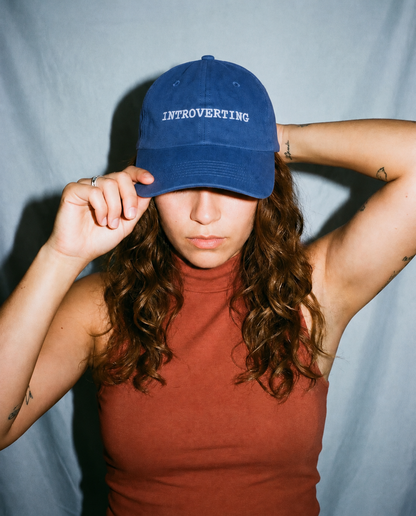 Introverting Cap