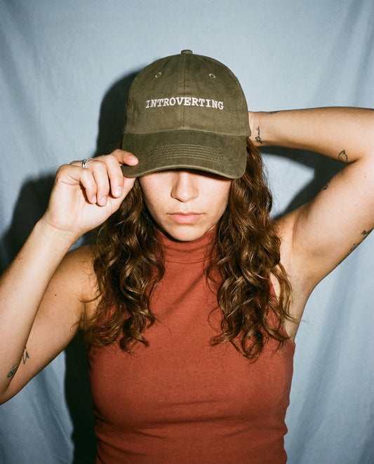 Introverting Cap